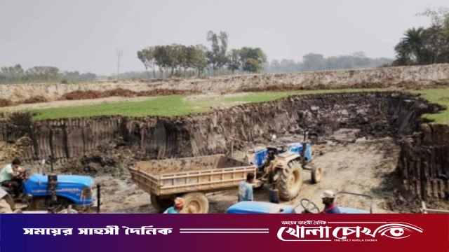 নওগাঁয় পুকুর খননকৃত মাটি ও জমির টপ সয়েল বিক্রিতে বেপরোয়া মাটি ব্যবসায়ীরা খাদ্য ভান্ডার হুমকির মুখে