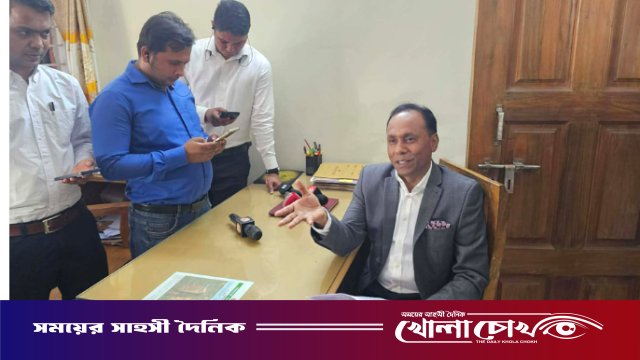 ভূমি প্রতিমন্ত্রীর আকস্মিক পরিদর্শন, তালাবদ্ধ সিদ্ধিরগঞ্জ ভূমি অফিস, কর্মকর্তারা অনুপস্থিত