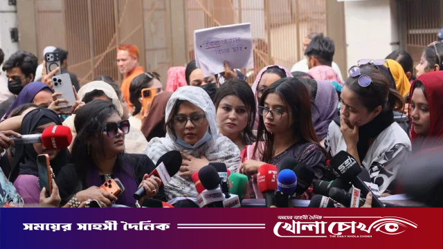 আলভী-তিথিকে বয়কটের ডাক দিয়ে এফডিসির সামনে মানববন্ধন