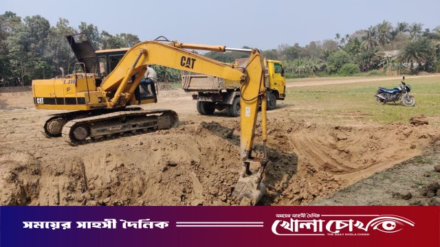 ফরিদপুরের সালথায় অবাধে চলছে ফসলি জমির মাটি কাটা