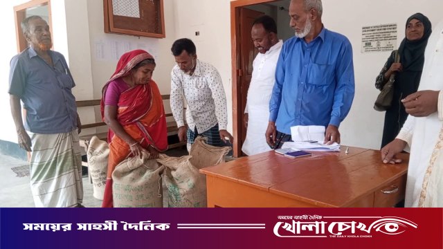 বরাদ্দকৃত ১৬০ কেজি চালের মধ্যে মৎস্যজীবীদের হাতে পৌঁছেছে ৬০ কেজি
