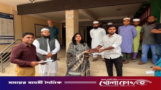 আলফাডাঙ্গায় উপজেলা প্রশাসনের উদ্যোগে সৌদি বাদশাহর উপহারের খেজুর বিতরণ