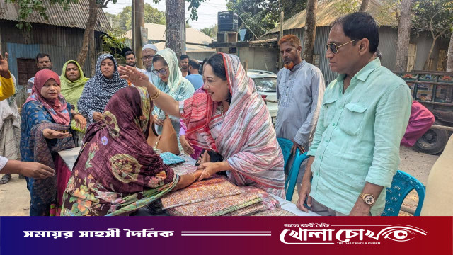 ঈদুল ফিতর উপলক্ষে ফরিদপুরে অসহায়দের মাঝে ঈদ বস্ত্র ও ভিজিএফ চাল বিতরণ করলেন ‌ নায়াব ইউসুফ