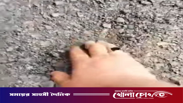 মহম্মদপুরে সড়ক সংস্কার, হাত দিলেই উঠে যাচ্ছে পাথর