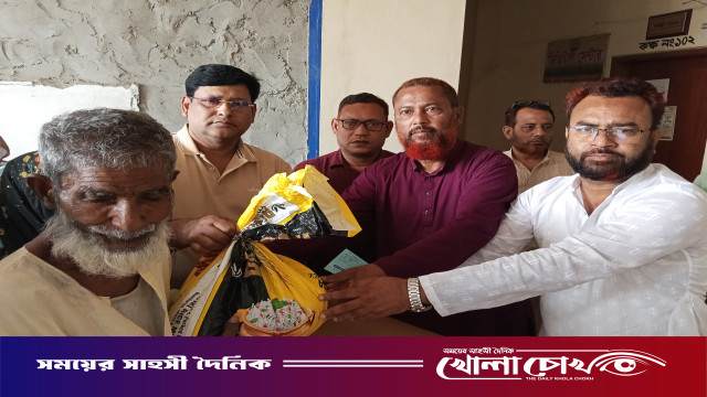 খোকসা পৌরসভায় ভিজিএফ এর চাউল বিতরণ