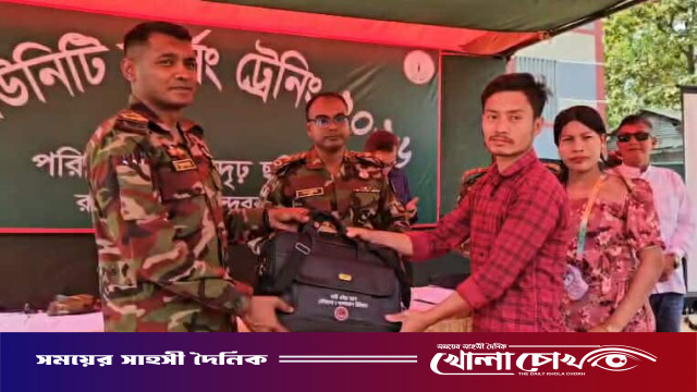 বান্দরবানের দুর্গম পাহাড়ে স্বাস্থ্যসেবা: সেনাবাহিনীর প্রশিক্ষণ ও সরঞ্জাম পেল ৬৫ শিক্ষার্থী