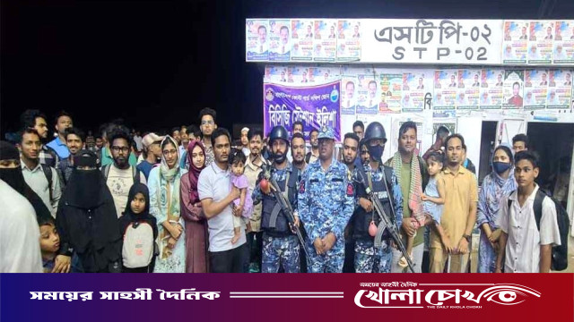 ঝড়ের রাতে চরে আটকা লঞ্চ, ১৭ ঘণ্টা পর উদ্ধার শতাধিক যাত্রী