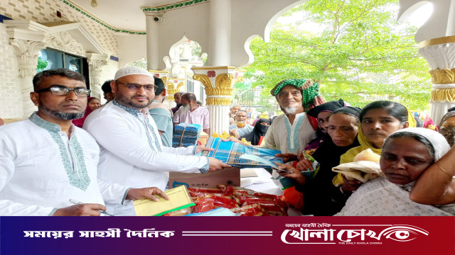 সালথায় ছোবহান মাতুব্বর ফাউন্ডেশনের উদ্যোগে ঈদ উপহার বিতরণ