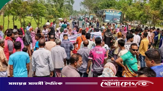 নওগাঁয় সন্ত্রাসী রাজু মেম্বারকে গ্রেপ্তার দাবিতে মহাসড়ক অবরোধ,৭২ ঘণ্টার আল্টিমেটাম