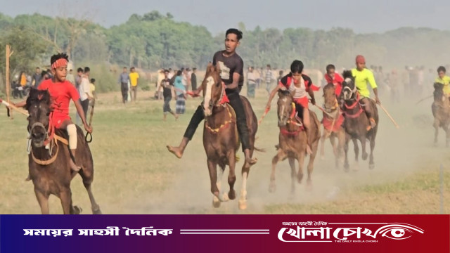 ঈদের আনন্দে মাগুরায় দেউলি গ্রামে ঘোড়া দৌড় প্রতিযোগিতা অনুষ্ঠিত