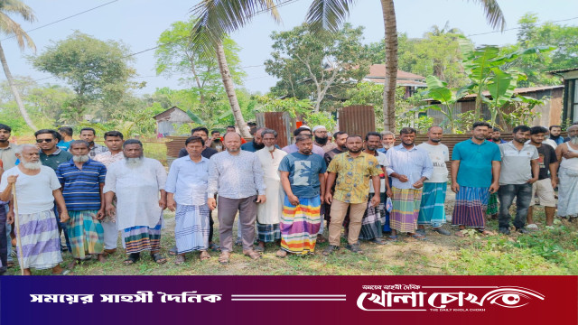 শ্রীনগরে রাস্তায় বাঁশের বেড়া দিয়ে জনদুর্ভোগ সৃষ্টির প্রতিবাদে এলাকাবাসীর মানববন্ধন
