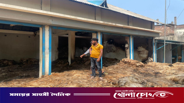 সালথায় বিদ্যুতের তার ছিঁড়ে পাটের গোডাউনে অগ্নিকাণ্ড, ক্ষতি প্রায় ৩০ লাখ টাকা