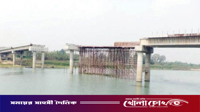 নওগাঁর আত্রাই নদের ওপর নির্মাণাধীন কালনা-বিষ্ণুপুর সেতুটি'র নির্মাণকাজ ৮ বছরেও হয়নি শেষ