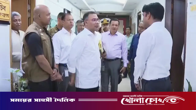 হঠাৎ বিভিন্ন মন্ত্রণালয় পরিদর্শন প্রধানমন্ত্রীর