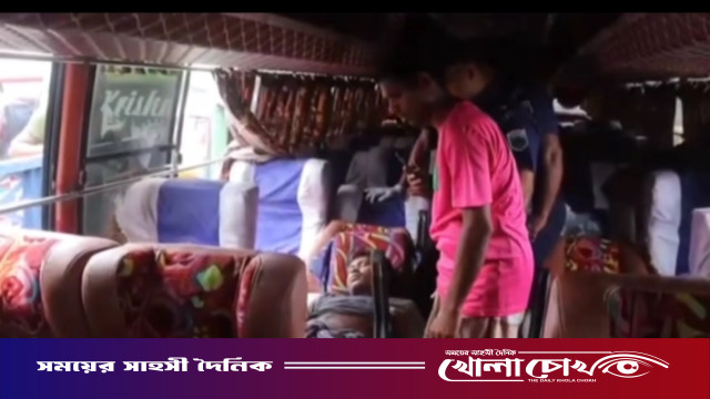 নওগাঁয় গ্যারেজে থাকা বাসের ভেতর থেকে এক যুবকের মরদেহ উদ্ধার