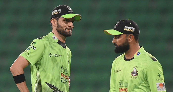 পিএসএলে বল টেম্পারিং বিতর্ক: বড় শাস্তির মুখে ফখর জামান