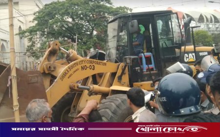 বায়তুল মোকাররম এলাকায় অবৈধ দোকান উচ্ছেদে ডিএসসিসির অভিযান
