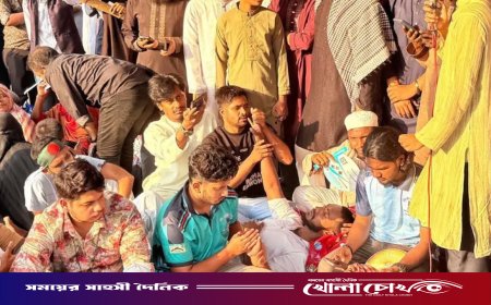 রাজু ভাস্কর্যে ৭২ ঘণ্টা পর অনশন ভাঙলেন শিক্ষার্থীরা