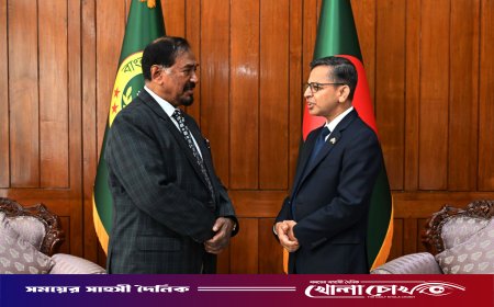 স্পিকার হাফিজ উদ্দিনের সঙ্গে ভারতের বিদায়ী হাইকমিশনার প্রণয় ভার্মার সাক্ষাৎ