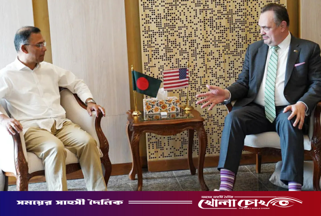 প্রধানমন্ত্রী তারেক রহমানের সঙ্গে মার্কিন রাষ্ট্রদূত ব্রেন্ট টি. ক্রিস্টেনসেনের সৌজন্য সাক্ষাৎ