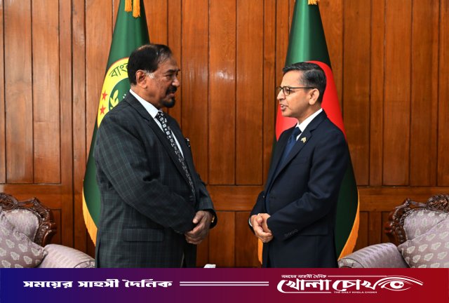 স্পিকার হাফিজ উদ্দিনের সঙ্গে ভারতের বিদায়ী হাইকমিশনার প্রণয় ভার্মার সাক্ষাৎ