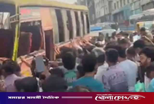 বনানীতে পথচারীকে বাঁচাতে গিয়ে সড়ক বিভাজকে বাসের ধাক্কা: নিহত ২, আহত ৩