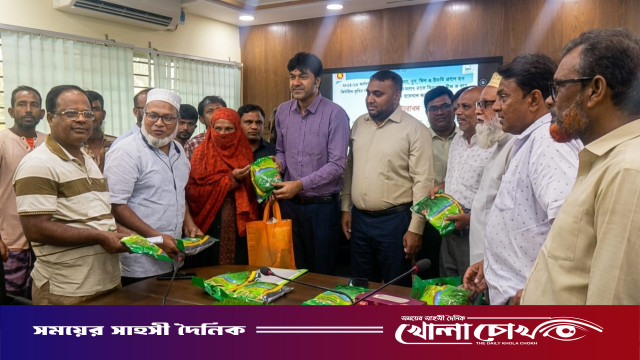 আত্রাইয়ে ক্ষুদ্র ও প্রান্তিক কৃষকদের মাঝে বিনামূল্যে বীজ ও সার বিতরণ কার্যক্রমের উদ্বোধন