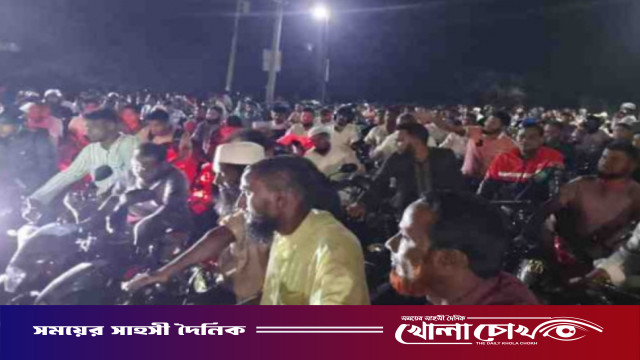 আত্রাইয়ে জ্বালানি সংকট, দীর্ঘ সময়ে লাইনে দাঁড়িয়ে কিঞ্চিৎ তেল মিললেও খোলা বাজারে বেশি দামে পাওয়া যাচ্ছে সেই তেল