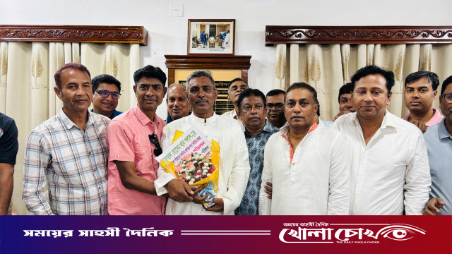 ফরিদপুর জেলা পরিষদের প্রশাসক আফজাল হোসেন খান পলাশকে ফুলেল শুভেচ্ছা জানাল পূজা উদযাপন পরিষদ