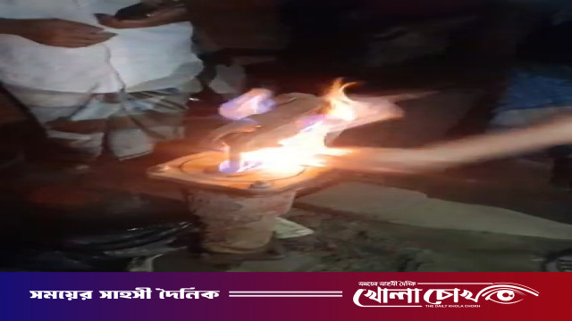 নোয়াখালীতে নতুন টিউবওয়েল বসিয়ে দিয়াশলাই ধরতেই জ্বলছে আগুন