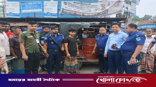 ইজিবাইকে ড্রামভর্তি পেট্রল পরিবহন, যুবককে জরিমানা