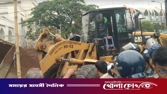 বায়তুল মোকাররম এলাকায় অবৈধ দোকান উচ্ছেদে ডিএসসিসির অভিযান