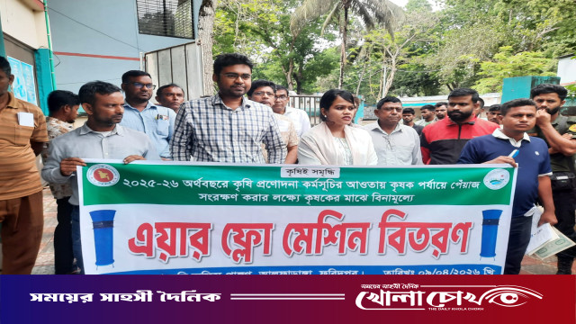 আলফাডাঙ্গায় এয়ার ফ্লো মেশিন পেয়ে খুশিতে ভাসছে কৃষক