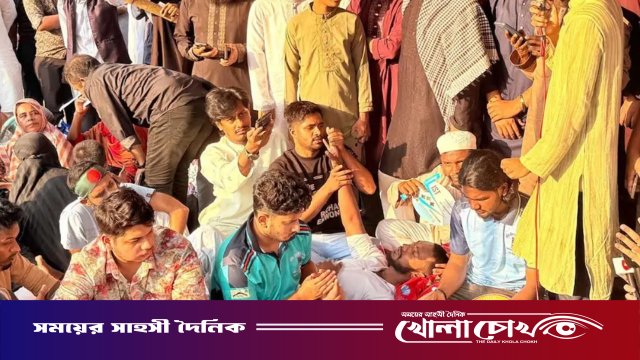 রাজু ভাস্কর্যে ৭২ ঘণ্টা পর অনশন ভাঙলেন শিক্ষার্থীরা