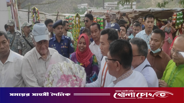 রোয়াংছড়িতে সাংগ্রাইং ও বিষু উৎসব উপলক্ষে ঘিলাখেলা টুর্নামেন্ট উদ্বোধন করলেন সাচিংপ্রু জেরী এমপি