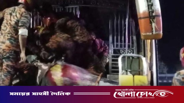 ঢাকা-মাওয়া এক্সপ্রেসওয়েতে নিয়ন্ত্রণ হারিয়ে রেলিংয়ে বাসের ধাক্কা, চালকসহ আহত ১২