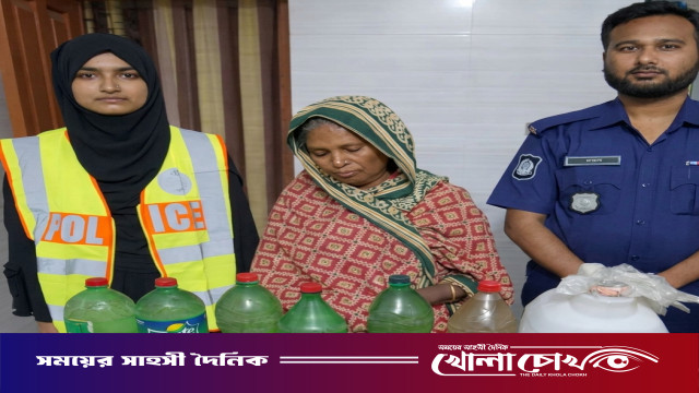 আত্রাইয়ে থানা-পুলিশের অভিযানে ২২ লিটার চোলাই মদসহ নারী মাদক ব্যবসায়ী গ্রেফতার