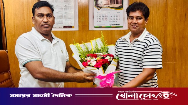 পুলিশে নিয়োগ ফিরে পাওয়া রুবেল মাতবরকে টঙ্গিবাড়ী থানার ওসির ফুলেল শুভেচ্ছা