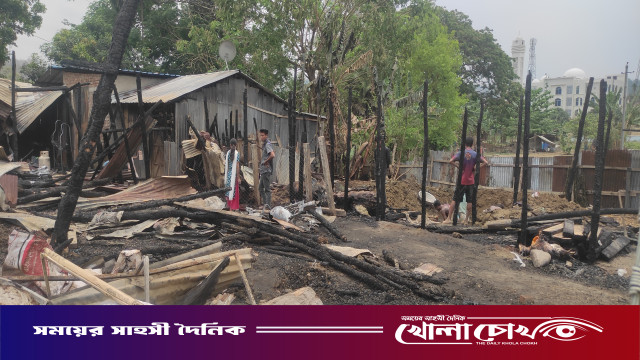 রোয়াংছড়িতে ভয়াবহ অগ্নিকাণ্ড: ৫টি দোকান ও গরুর খামার পুড়ে ছাই