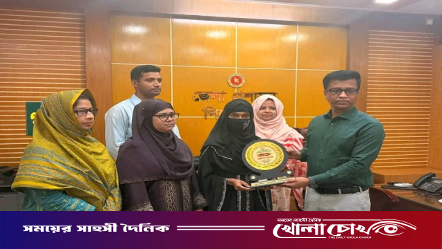 বাল্যবিবাহে রাজি না হওয়া স্কুল শিক্ষার্থীকে জেলা প্রশাসকের 'কন্যা সাহসিকতা' সম্মাননা