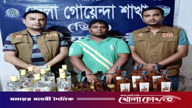 দারোয়ানের কক্ষে বিদেশি মদের আস্তানা, আটক ১