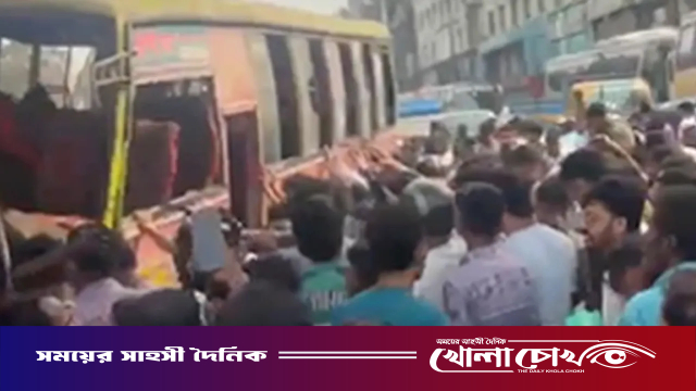 বনানীতে পথচারীকে বাঁচাতে গিয়ে সড়ক বিভাজকে বাসের ধাক্কা: নিহত ২, আহত ৩