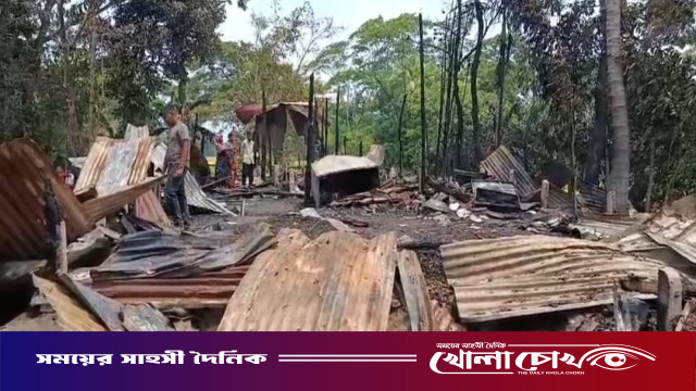 আগৈলঝাড়ায় ভয়াবহ অগ্নিকাণ্ডে তিন পরিবার সর্বস্বান্ত