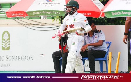 জন্মদিনের উৎসবে মুশফিকের ফিফটি: ব্যাট হাতে লড়ছেন 'মিস্টার ডিপেন্ডেবল'