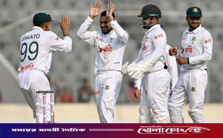 ব্যাটসম্যানদের ব্যর্থতা ও বোলারদের ধারহীন দিনে অস্বস্তিতে বাংলাদেশ
