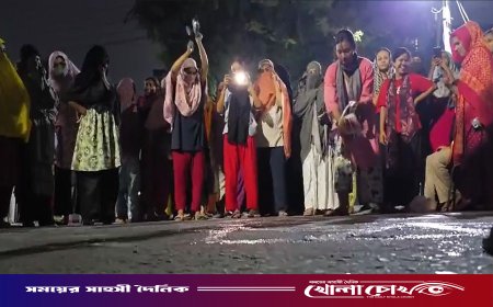 ছাত্ররাজনীতিমুক্ত ক্যাম্পাসের দাবিতে উত্তাল ইডেন কলেজ: মধ্যরাতে শিক্ষার্থীদের বিক্ষোভ