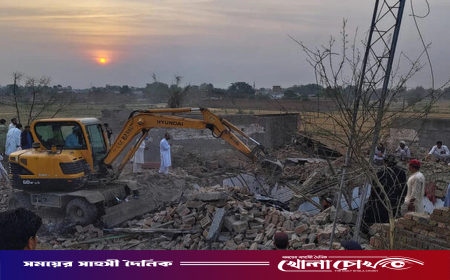 পাকিস্তানে পুলিশ চেকপোস্টে ভয়াবহ আত্মঘাতী হামলা: প্রাণ হারালেন ১২ পুলিশ সদস্য