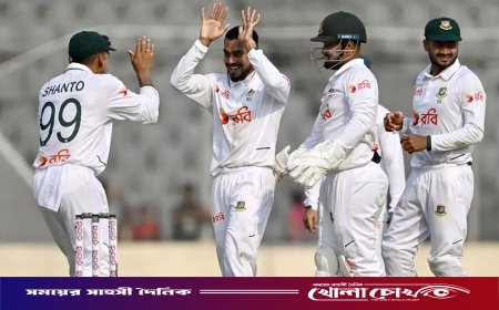 মিরাজের ঘূর্ণি দাপটে চালকের আসনে বাংলাদেশ: ৩৪ রানের লিড নিয়ে দিন শেষ