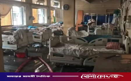 খুলনা মেডিকেলে অগ্নিকাণ্ড: আইসিইউ থেকে সরানোর সময় রোগীর মৃত্যু