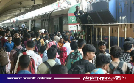 বৈরী আবহাওয়া উপেক্ষা করে নাড়ির টানে বাড়ি ফেরা: কমলাপুরে ঘরমুখো মানুষের উপচে পড়া ভিড়